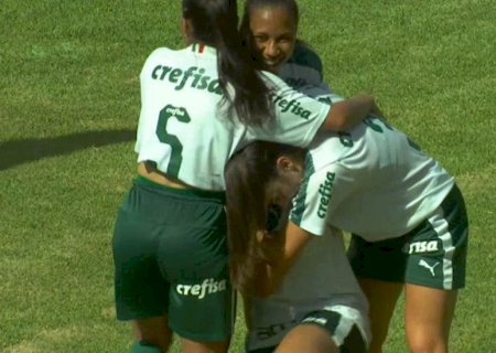 Palmeiras marca no fim e vence o São Paulo de virada