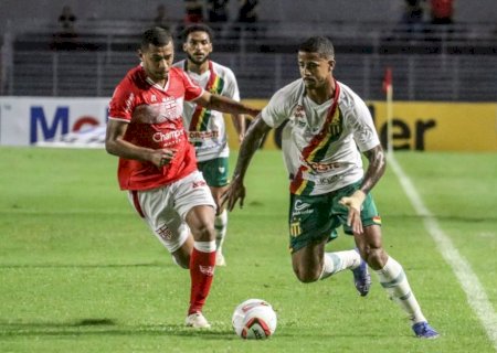 Com golaço de Anselmo Ramon, CRB supera Sampaio Corrêa e vence a 1ª na Série B