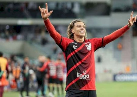 Esportes Athletico-PR derrota Avaí e se afasta da zona de rebaixamento