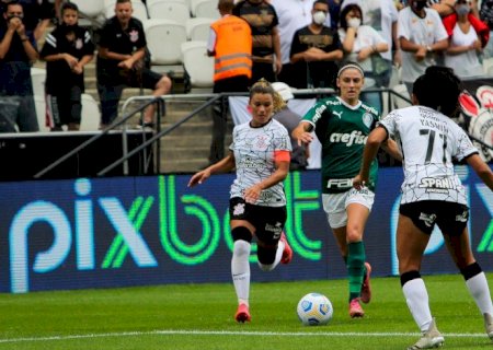 Palmeiras e Corinthians duelam pela liderança do Brasileiro Feminino