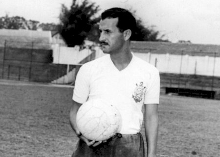 Cláudio saiu de Santos, todo dia, para virar maior artilheiro do Corinthians