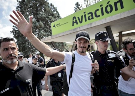 Cavani desembarca e já fala como jogador do Valencia: Me deu muita confiança