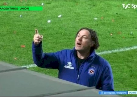 Técnico permite a torcedor ser técnico em jogo do Campeonato Argentino
