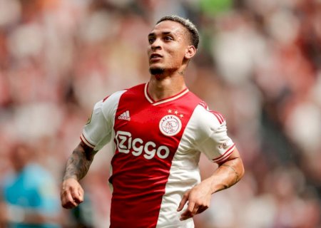 Antony fica fora de jogo do Ajax, e técnico diz: 'Só quero quem estiver 100% focado'