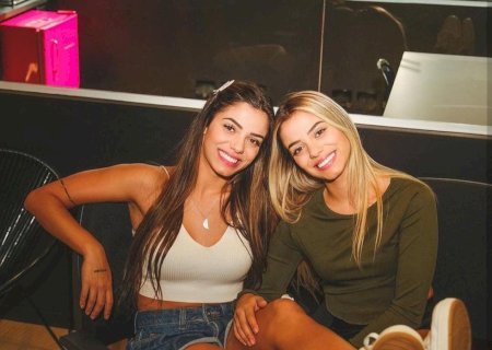 Celebridades nas redes sociais, gêmeas se enfrentam na estreia do Paulista feminino de vôlei