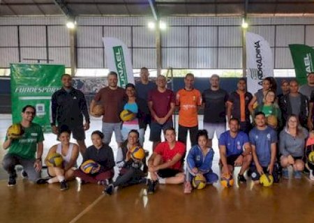 Curso de iniciação ao voleibol capacita 35 profissionais de Nova Andradina e região