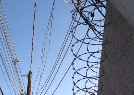 Placa de 'aluga-se' some de imóveis para evitar ladrões de fiação