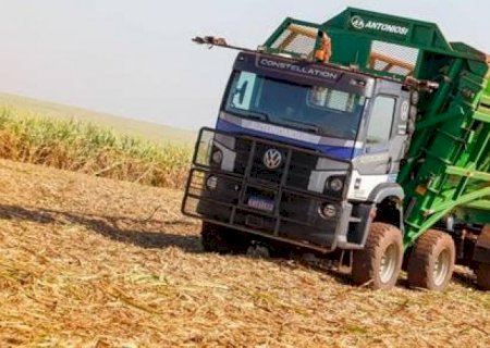 VW inicia testes com caminhão autônomo para colheita de cana no Brasil