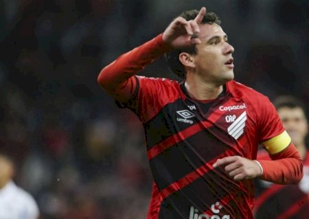 Caso único no Brasil: entenda por que o Athletico-PR usa o mesmo uniforme desde 2020