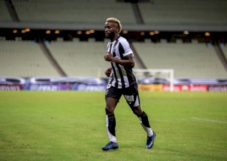Santos encaminha a contratação do atacante Steven Mendoza