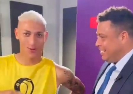 Ronaldo faz 'dança do Pombo' com Richarlison e cobra 'corte Cascão' do atacante da Seleção Brasileira