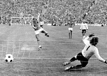 Gol mais rápido, maior artilheiro, jogo com mais gols: veja recordes das finais de Copas