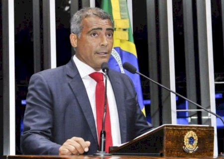 Romário manda recado para Pelé: ‘O mundo está rezando por você’