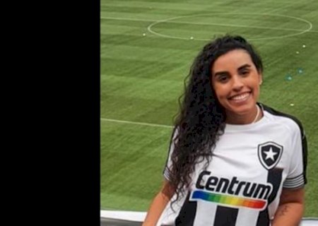 Presente em 36 jogos do Botafogo no Brasileirão, torcedora viaja para Londres: 'Não podia estar de fora'