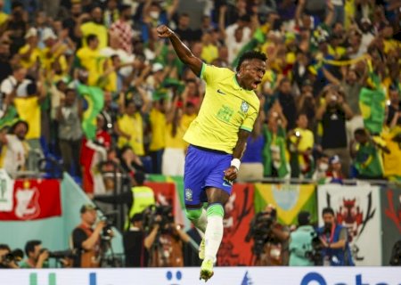 Vini Jr homenageia Pelé em rede social: 'Por ti, Rei'
