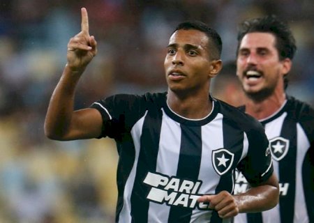 Perri fecha o gol, Botafogo bate o Fluminense no primeiro clássico do ano e entra no G4 do Carioca