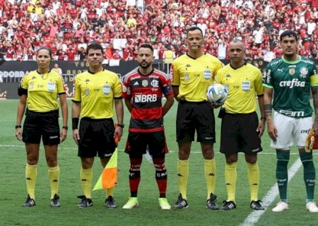 Palmeiras x Flamengo: árbitro relata 'chuva de objetos' das torcidas na Supercopa do Brasil