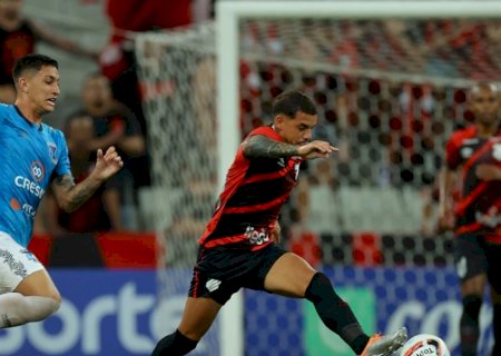 Athletico-PR não toma conhecimento e goleia Azuriz no Paranaense