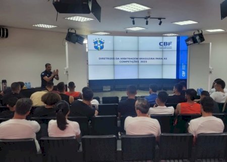 Corinthians fecha semana de treinos com palestra sobre arbitragem
