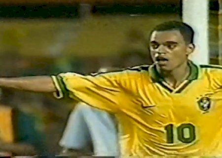 Denílson brilhou em noite de testes feitos por Zagallo no primeiro Brasil x Marrocos da história; relembre