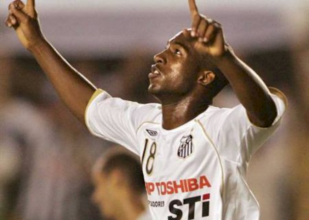 Herói improvável do Santos: Relembre gol de Michael Jackson Quiñonez na fuga do rebaixamento em 2008