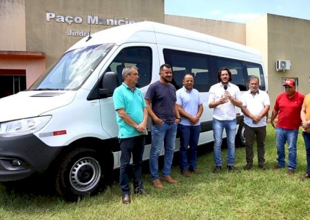 Saúde de Batayporã adquire nova van para transporte de pacientes