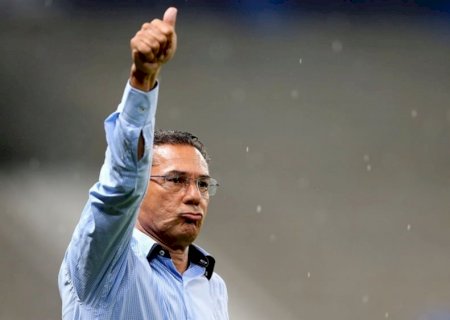 Vanderlei Luxemburgo é o favorito para substituir Cuca no comando do Corinthians