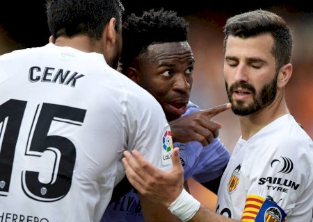 Vinicius Jr. rebate presidente de La Liga após racismo e diz que 'quem se omite se iguala'