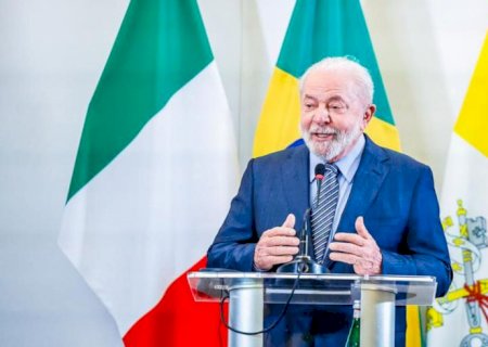 Na Itália, Lula diz que manutenção da atual taxa de juros é irracional