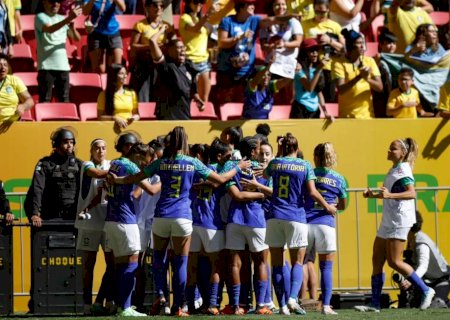 Seleção se despede do Brasil com festa e goleada antes de embarque para a Copa