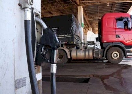 Preço do combustível chega a variar 20% no começo do mês
