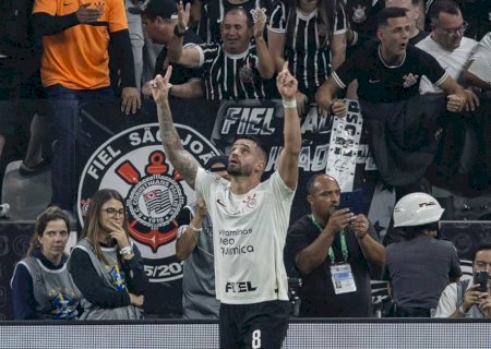 Renato Augusto decide e Corinthians derrota o São Paulo pela semi da Copa do Brasil