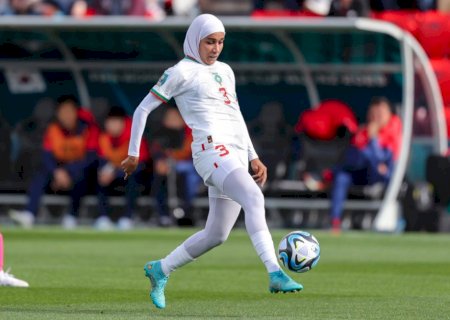 Zagueira do Marrocos se torna a primeira jogadora a usar hijab durante uma partida de Copa do Mundo
