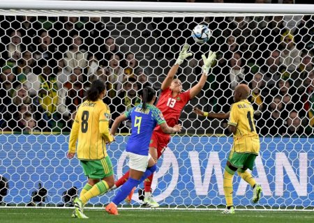 Jamaica, em crise com federação, avança na Copa com vaquinha online