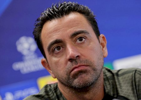 Técnico do Barcelona, Xavi comenta situação de Vitor Roque