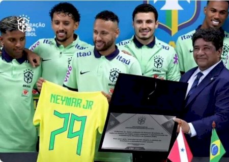 Neymar se emociona em homenagem da CBF após feito histórico com a camisa da Seleção