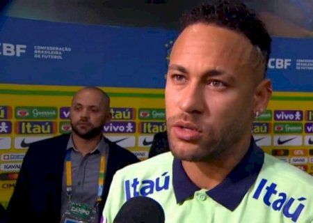 “Não venho aqui de férias', dispara Neymar após ser atingido por balde de pipoca