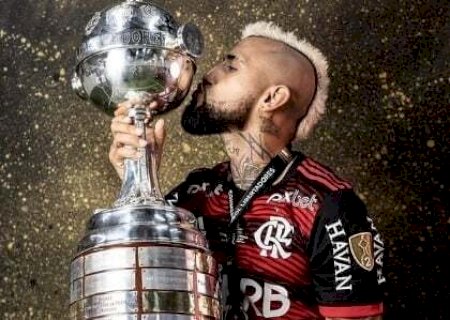 Vidal recorda título da Libertadores pelo Flamengo e irrita torcedores do Athletico