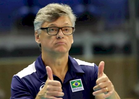 Técnico da Seleção Brasileira Masculina de Vôlei comenta virada sobre a Ucrânia: 'Foi muito bacana'