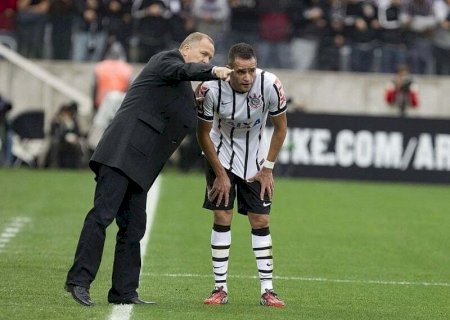 Mano do Mano? Saiba como o treinador pode influenciar na decisão do Corinthians sobre a renovação de Renato Augusto