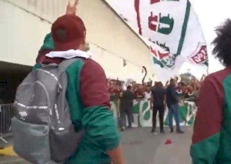 Fluminense é recebido com festa no Rio após classificação à final da Libertadores