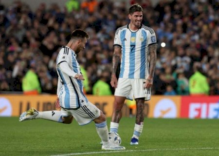 Paraguaio cospe em Messi durante partida, e astro ironiza: 'Nem sei quem é'