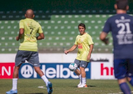 Juninho vê retrocesso na CBF e opina sobre Seleção: "Diniz é o nome certo da forma errada"