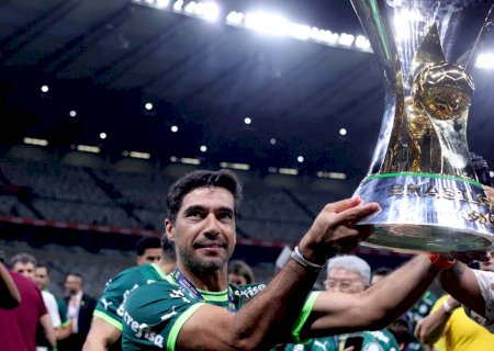 Abel sinaliza que deve permanecer no Palmeiras em reunião com direção do clube