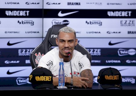 Matheuzinho é apresentado no Corinthians e nega constrangimento em negociação