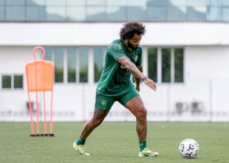 Marcelo volta a treinar no Fluminense visando a LDU; dois atletas treinam separados do grupo