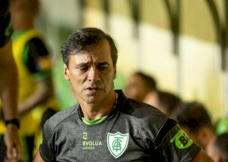 Santos quita dívida com ex-técnico e aguarda fim de punição da Fifa