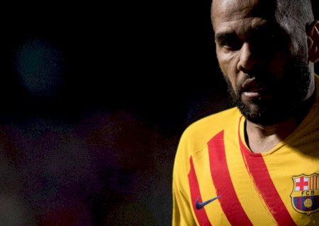 Daniel Alves paga fiança de R$ 5,5 milhões e deve sair da prisão nesta segunda
