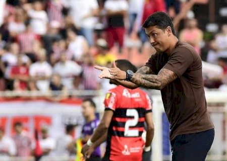 Carpini festeja classificação heroica do São Paulo e diz que fez gestos para desafetos em Itu