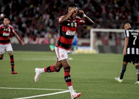 Invicto contra rivais há 12 jogos, Flamengo estremeceu líder, eliminou Flu duas vezes e goleou Vasco